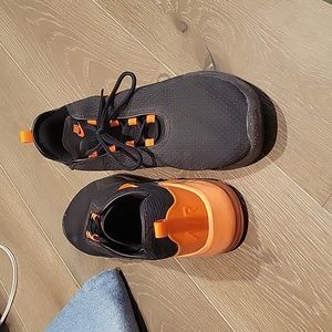 Nike Air Max Motion 2 Mens Black/Orange